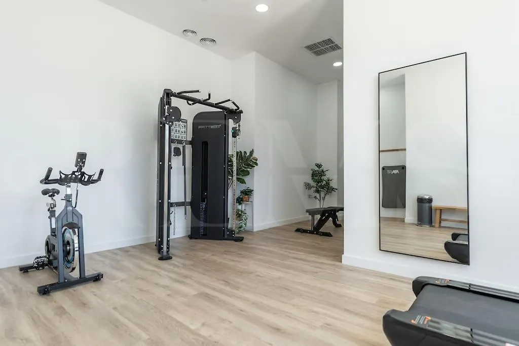 Urban Sky Apartment With Parking & Gym By Rems 马拉加